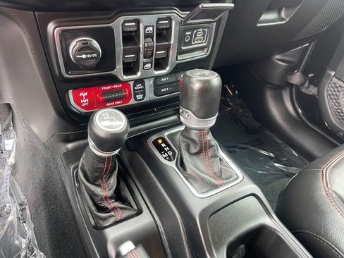 Used 2022 Jeep Wrangler Unlimited Rubicon w/ Cold Weather Group AWD/4WD image 22
