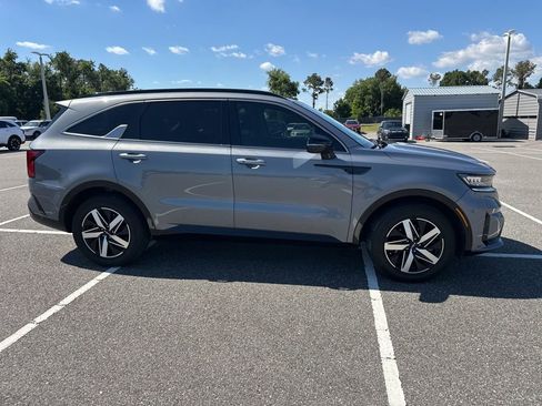 Used 2022 Kia Sorento S w/ Panoramic Sunroof Package FWD image 3