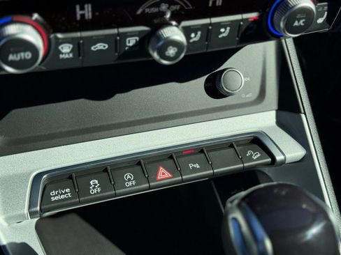 Used 2022 Audi Q3 2.0T Premium image 25