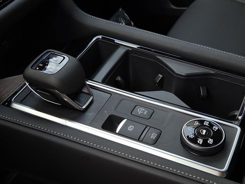 New 2026 Nissan Pathfinder SL w/ SL Premium Package image 24