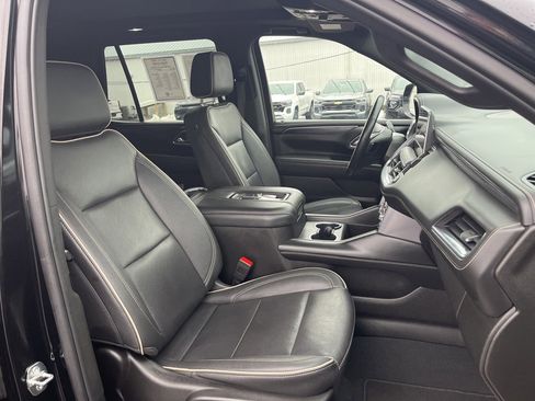 Used 2023 GMC Yukon SLT w/ SLT Luxury Package image 10