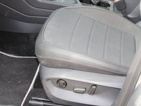 Used 2024 Volkswagen Taos SE image 13