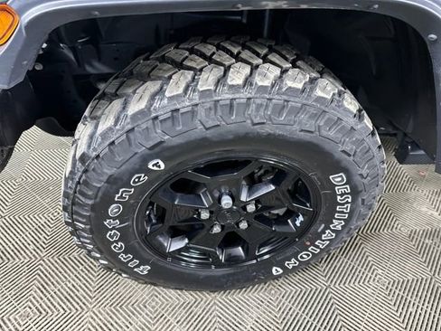 Used 2023 Jeep Wrangler Unlimited w/ Cold Weather Group image 9