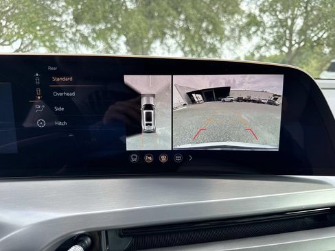 New 2027 Cadillac Vistiq Luxury w/ LPO, Floor Liner Package AWD/4WD image 24
