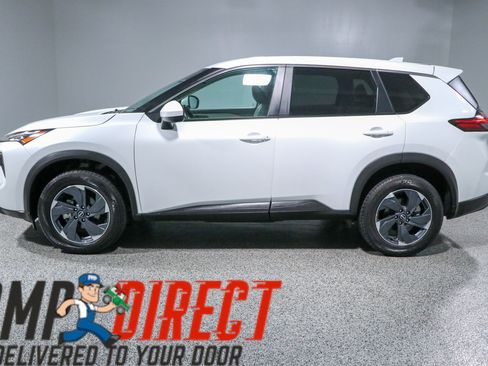 Used 2025 Nissan Rogue SV FWD image 10