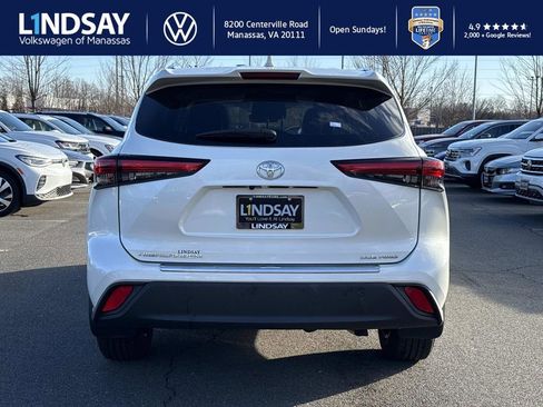 Used 2020 Toyota Highlander XLE image 3