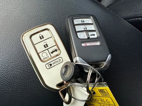 Used 2018 Honda Accord Touring image 33