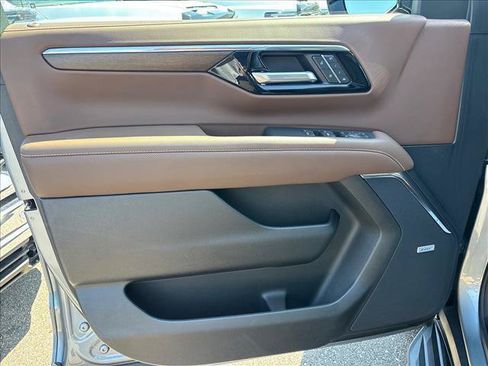 Certified 2025 Chevrolet Tahoe High Country w/ Sun And Tow Package AWD/4WD image 17