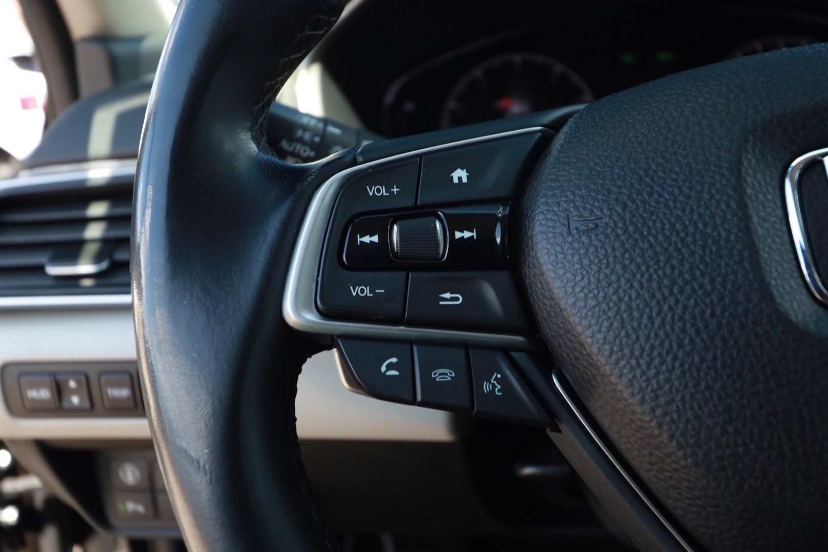 Used 2018 Honda Accord Touring image 11