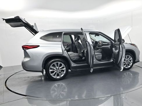 Used 2021 Toyota Highlander Limited image 71