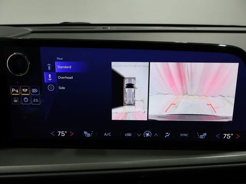 Used 2024 Chevrolet Traverse LT image 30