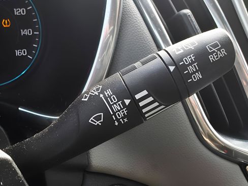 Used 2018 Chevrolet Equinox LT w/ Sun & Infotainment Package image 21