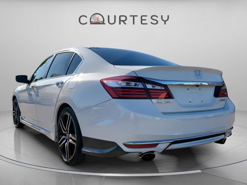 Used 2017 Honda Accord Sport image 2