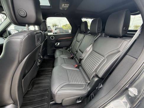 Used 2024 Land Rover Discovery Dynamic SE image 31