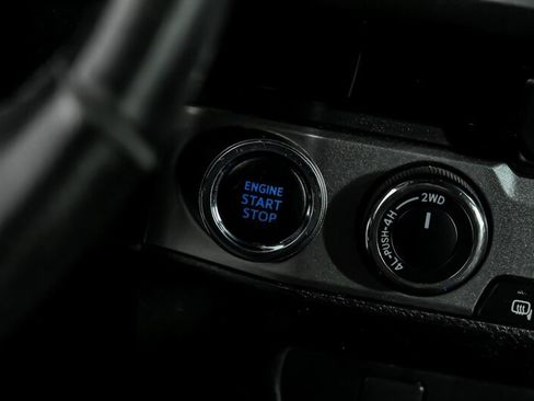 Used 2017 Toyota Tacoma TRD Sport w/ Tow Package (A/T) AWD/4WD image 23