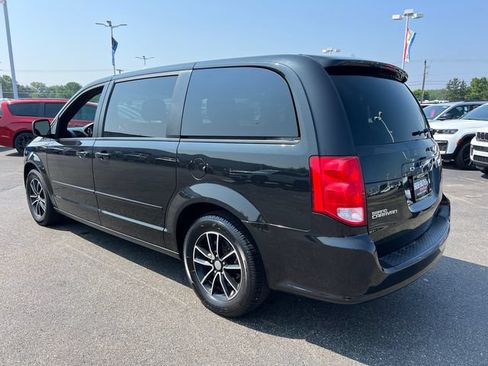Used 2015 Dodge Grand Caravan SE w/ Quick Order Package 29E SE FWD image 5