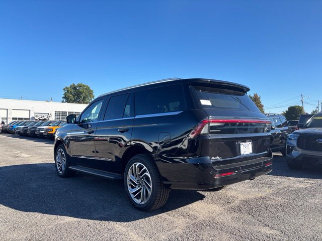 New 2026 Lincoln Navigator Premiere AWD/4WD image 3