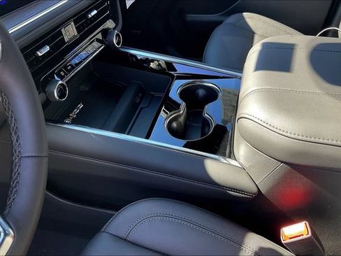 New 2026 Chevrolet Suburban LT RWD image 8