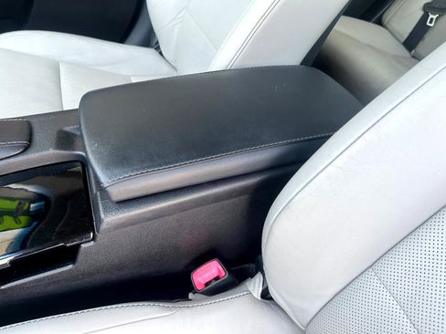 Used 2013 Lexus ES 300h image 30