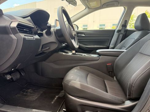 Used 2025 Nissan Altima 2.5 SV FWD image 27