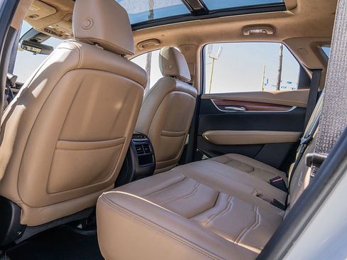 Used 2017 Cadillac XT5 Platinum image 18