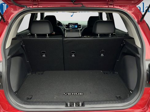 Certified 2025 Hyundai Venue Limited FWD image 9