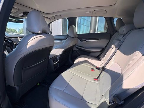 Used 2024 INFINITI QX50 Luxe AWD/4WD image 9