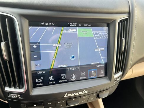 Used 2017 Maserati Levante w/ Luxury Package image 39