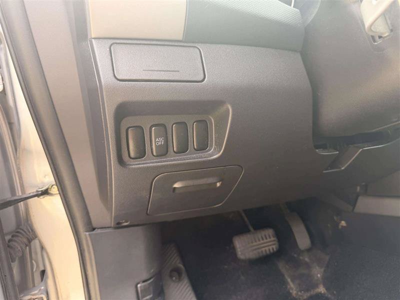 Used 2010 Mitsubishi Outlander SE FWD image 29