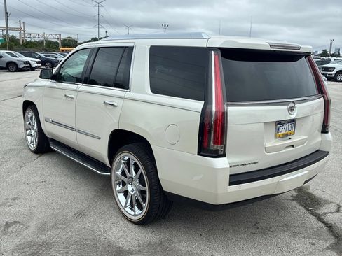 Used 2015 Cadillac Escalade Premium AWD/4WD image 4