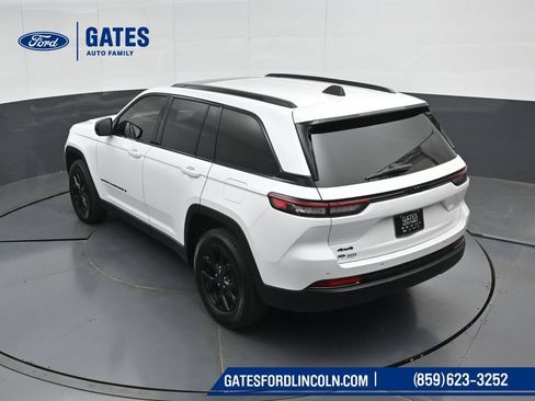 Used 2025 Jeep Grand Cherokee 4WD image 60