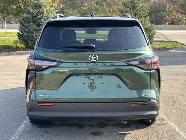 Used 2026 Toyota Sienna XLE AWD/4WD image 4