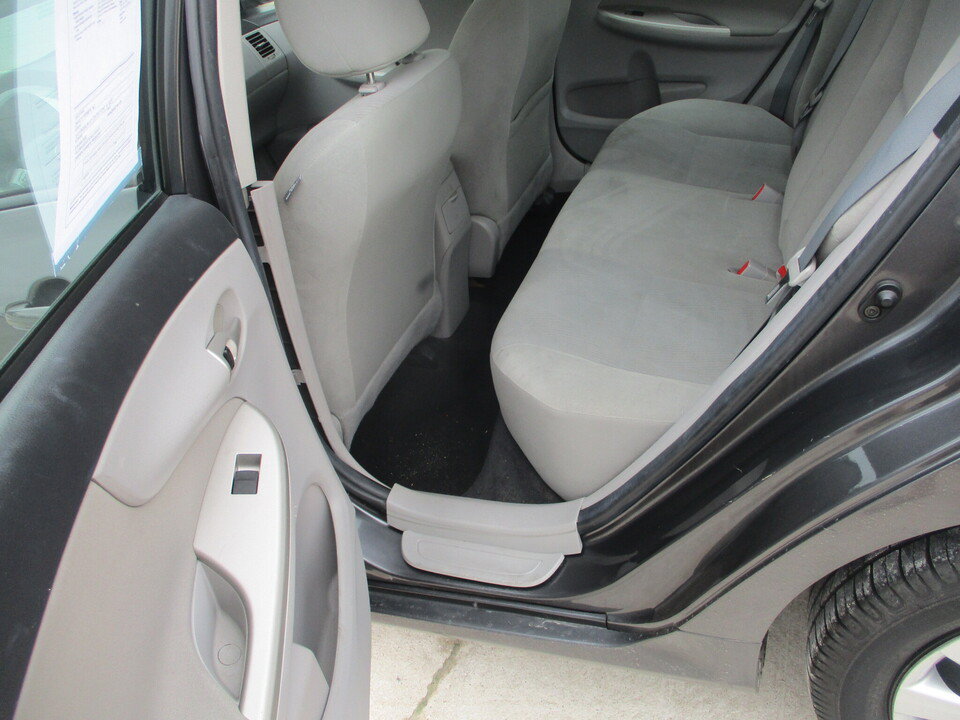 Used 2012 Toyota Corolla LE FWD image 21