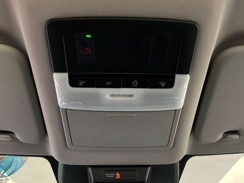 Used 2025 Nissan Rogue SV FWD image 17