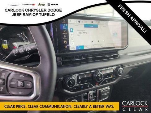 Used 2025 Jeep Wrangler Sahara image 8