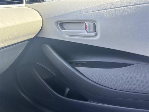 Used 2025 Toyota Corolla LE image 19
