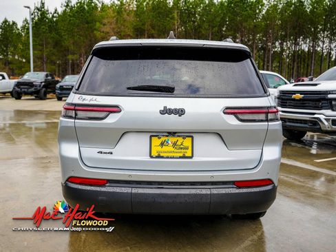 Used 2023 Jeep Grand Cherokee L Laredo image 6