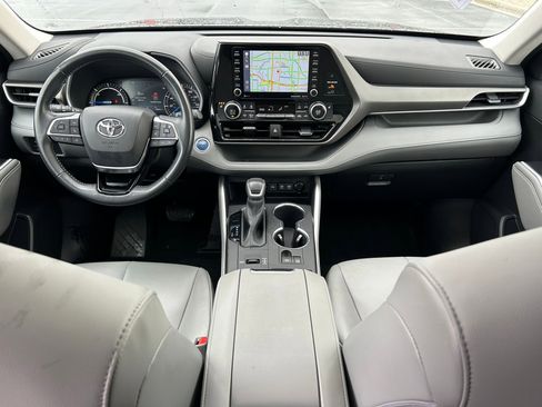 Used 2021 Toyota Highlander XLE image 23