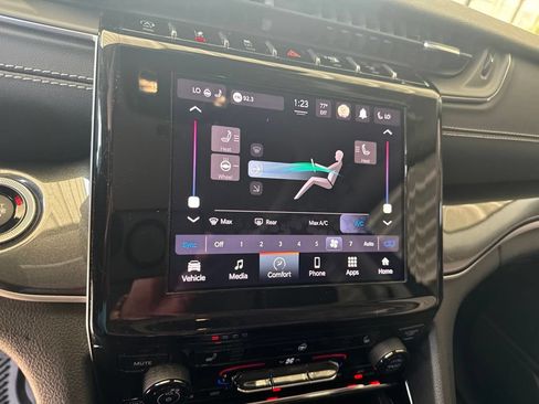 Used 2023 Jeep Grand Cherokee Laredo w/ Luxury Tech Group I AWD/4WD image 12