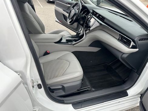 Used 2020 Toyota Camry SE image 23