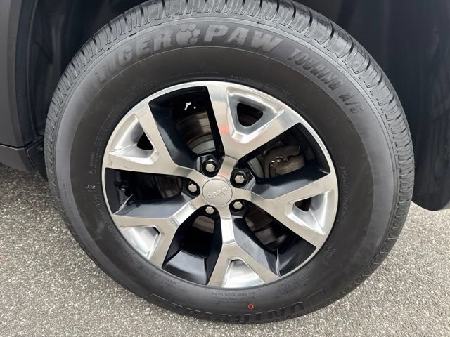 Used 2018 Jeep Cherokee Trailhawk w/ Quick Order Package 27L AWD/4WD image 9
