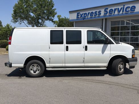 Used 2019 Chevrolet Express 2500 w/ Driver Convenience Package image 13
