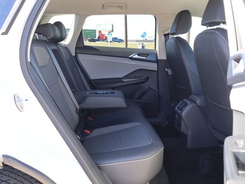 Used 2024 Volkswagen Taos SE image 34
