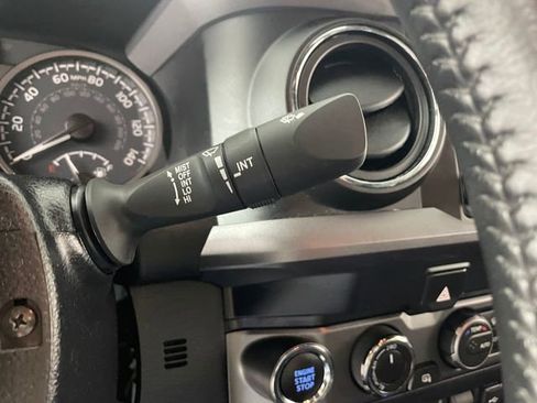 Used 2021 Toyota Tacoma TRD Off-Road image 15