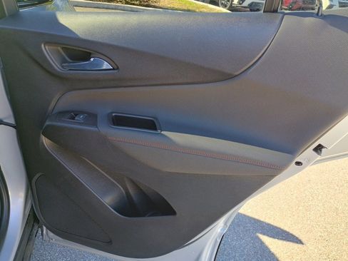Used 2022 Chevrolet Equinox RS w/ Infotainment Package image 18