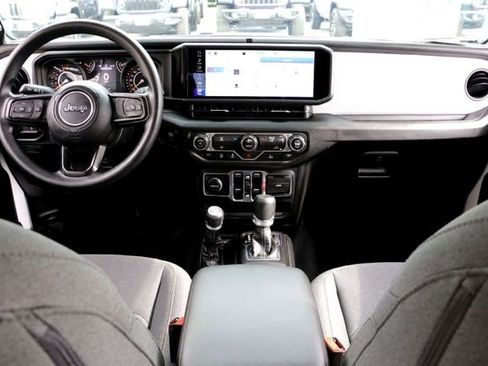 Used 2025 Jeep Gladiator Sport image 26