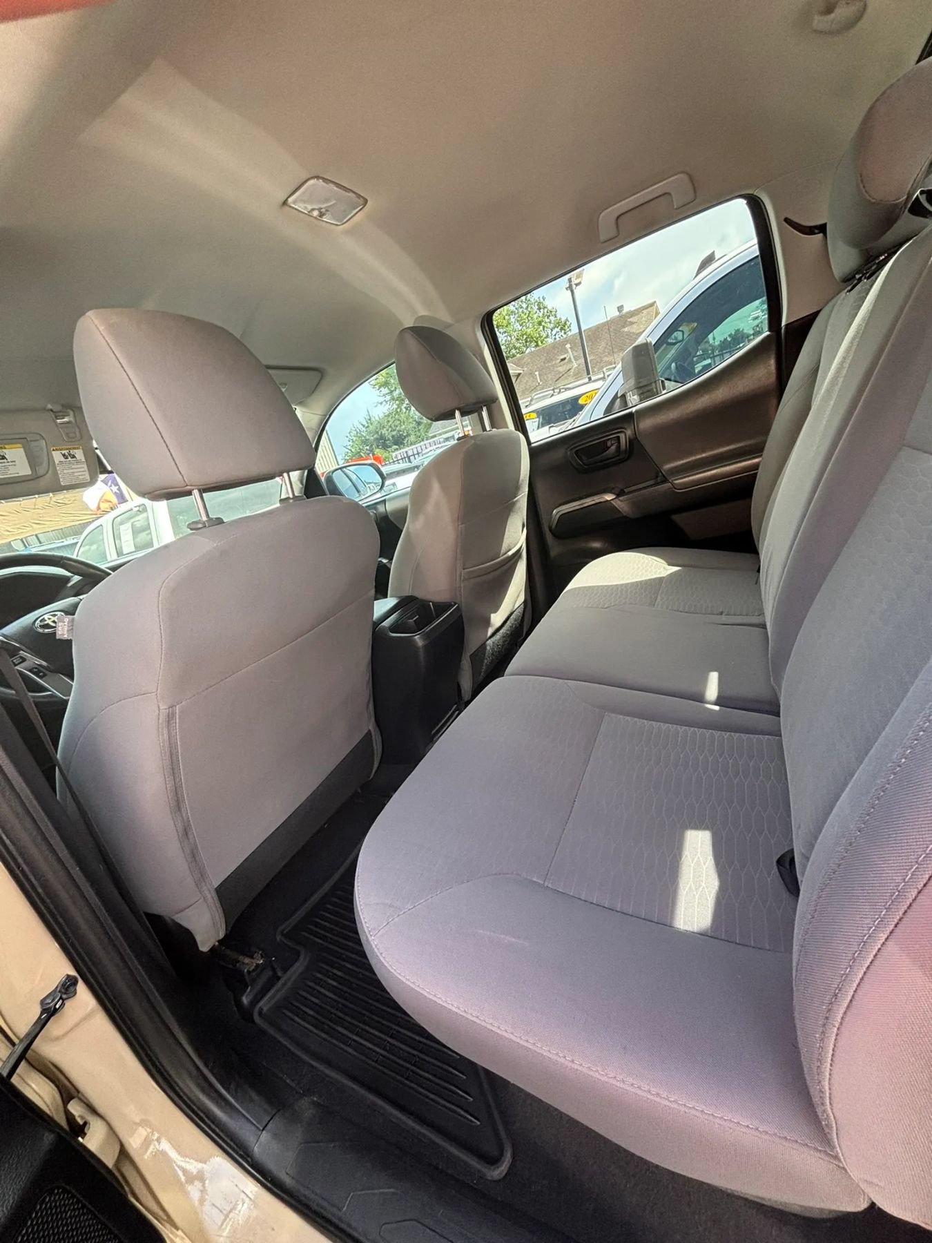Used 2018 Toyota Tacoma SR5 RWD image 14
