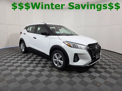 New 2025 Nissan Kicks Play S image 1