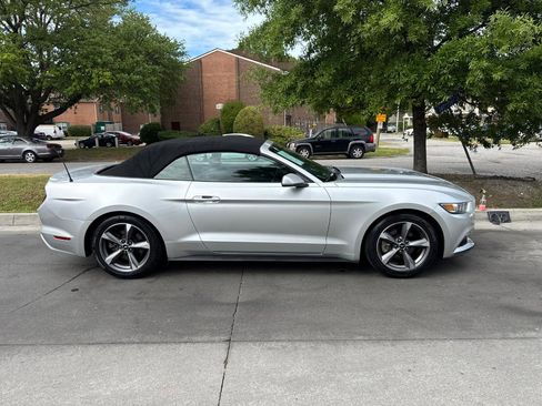 Used 2017 Ford Mustang Convertible w/ Equipment Group 051A RWD image 12