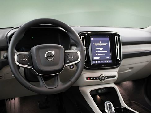 New 2026 Volvo XC40 B5 Plus w/ Protection Package Premier AWD/4WD image 20